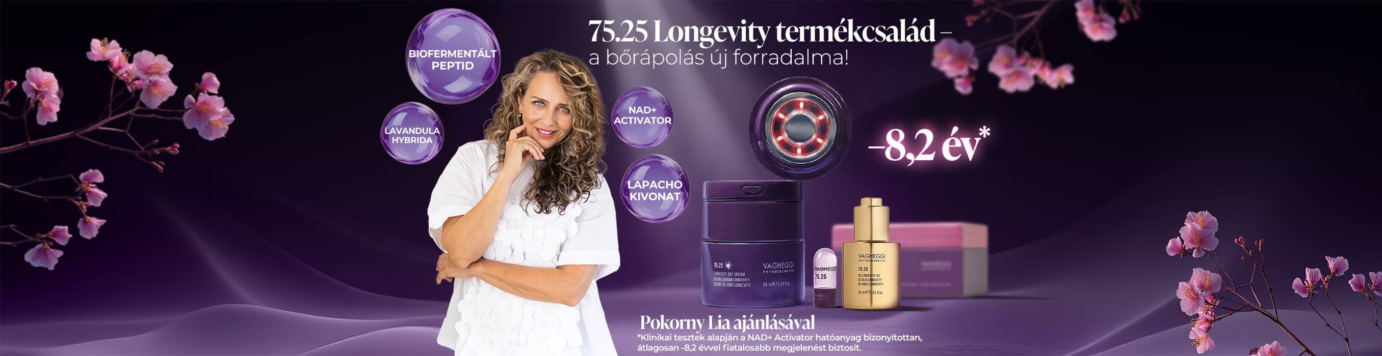 A képen Pokorny Lia látható. Sötét lilla háttérrel az új 75.25 Longevity termékcsaládból az arany színű 3D olaj, átlátszó ampulla és a nappali krém. A feliat a tgermékek alatt: Pokorny Lia ajánlásával.